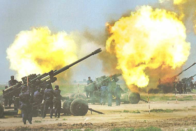 Được biệt, Trung đoàn phòng không 210 là một trong những đơn vị phòng không đầu tiên của Việt Nam được trang bị pháo phòng không 100mm KS-19 do Liên Xô chế tạo. Đây cũng là khẩu pháo phòng không có cỡ nòng lớn nhất của Việt được Liên Xô chuyển giao cho ta trong kháng chiến chống Mỹ và được sử dụng rất hiệu quả.