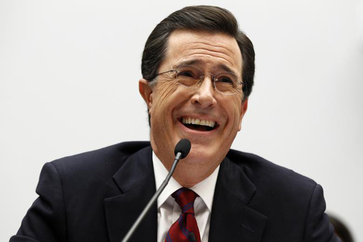 Nam diễn viên hài Stephen Colbert làm chứng trước phiên điều trần về vấn đề di trú và tị nạn trước Tiểu ban tư pháp Mỹ. Ảnh: Reuters.