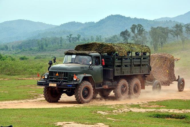 Nhiều năm qua, với tinh thần tự lực, tự cường, đoàn kết quyết tâm cao, lực lượng Pháo phòng không trong Quân chủng Phòng không - Không quân luôn hoàn thành tốt nhiệm vụ được giao, không để bất ngờ, lỡ thời cơ vì các tình huống trên không, góp phần bảo vệ sự bình yên của bầu trời Tổ quốc. Ảnh: Cơ động chiếm lĩnh trận địa.
