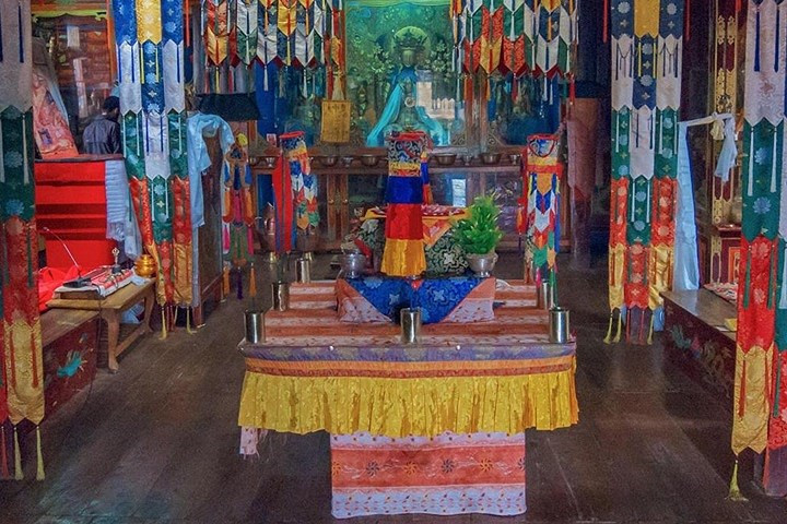 Chùa này không chỉ là nơi cúng bái. Đó còn là nơi sinh hoạt văn hóa-xã hội của cộng đồng.