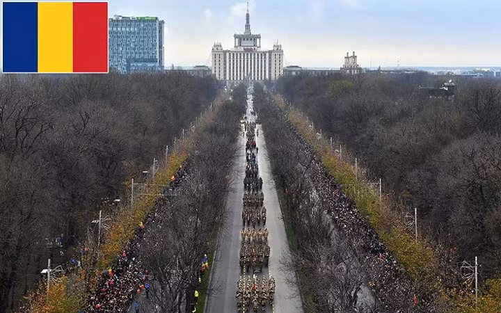 Thứ 42: Romania – Ngân sách quốc phòng: 2,19 tỷ USD; Tổng số quân nhân: 177.750; Tổng số máy bay chiến đấu: 134, Xe tăng: 827; Xe chiến đấu thiết giáp: 1.456; Tàu hải quân: 48; Tàu khu trục: 0; Tàu ngầm: 0; Chỉ số sức mạnh: 0,7473.