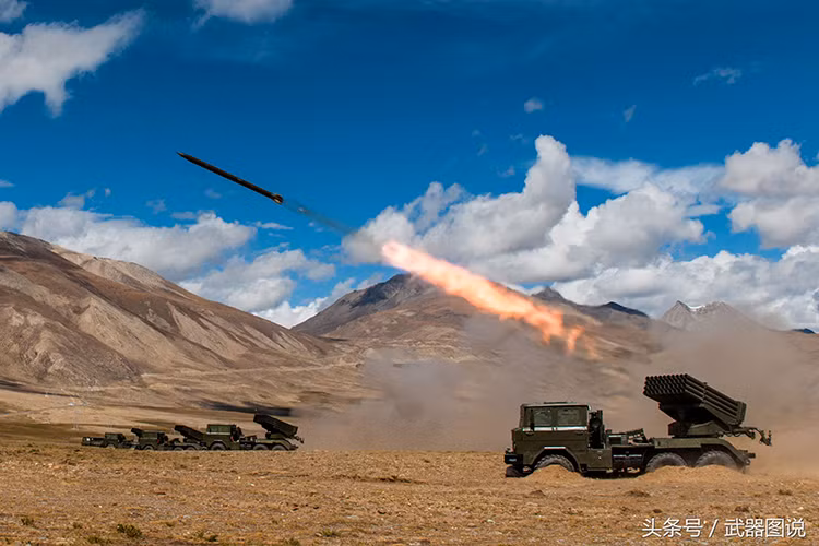 Toàn bộ dàn phóng của Type 81 có thể bắn hết 40 quả đạn trong vòng 8 giây và tái nạp lại chỉ trong 8 phút. Ngoài phiên bản bánh lốp, Trung Quốc còn sản xuất thêm 2 phiên bản bánh xích Type 83 và Type 89 với tính năng tương tự như Type 81. Nguồn ảnh: Sina.