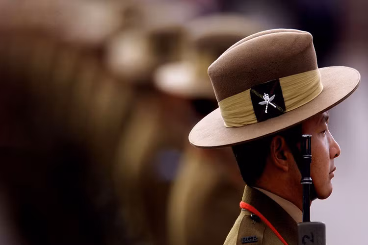 Một thỏa thuận hòa bình sau đó chấm dứt mọi hành động xâm lược của Anh ở Nepal, còn bộ lạc Gurkha chấp nhận đánh thuê cho quân đội Hoàng gia Anh. Họ đã tham gia nhiều cuộc chiến tranh dưới lá cờ Anh, bao gồm 2 trận thế chiến và cuộc chiến giảnh đảo Falklands với Argentina.