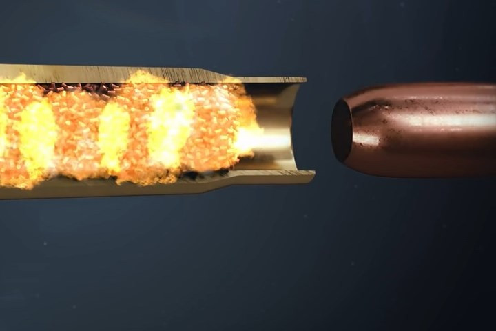 Thuốc phóng cháy và đầu đạn bị đẩy đi, bứt khỏi vỏ đạn.