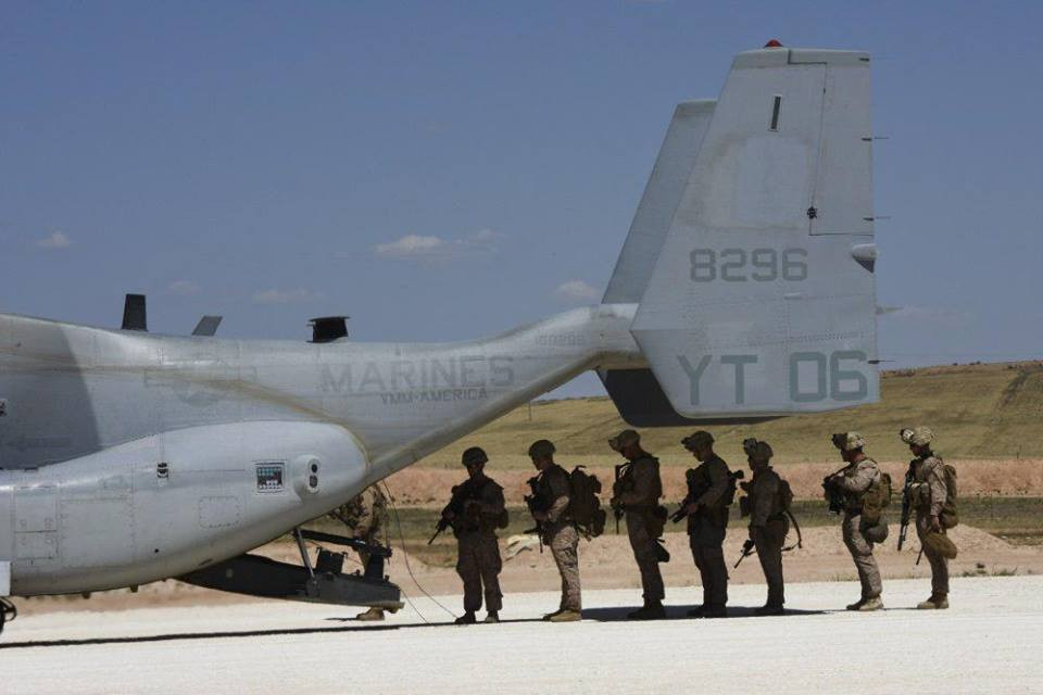 Được trang bị 2 động cơ, V-22 Osprey có thể bay với tốc độ tối đa là 510 km/giờ.