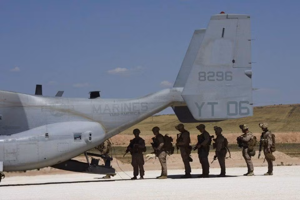 Được trang bị 2 động cơ, V-22 Osprey có thể bay với tốc độ tối đa là 510 km/giờ.