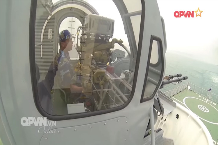 So với pháo ZU-23-2 nguyên bản, 23mm-2ML được trang bị thêm cabin cho pháo thủ , phần bệ quay sử dụng hệ thống điện thay vì cơ cấu quay bằng tay thông thường. Kết hợp với đó là cụm thiết bị ngắm quang học cho phép pháo thủ tác xạ hiệu quả hơn kể cả trong đêm tối. Nguồn ảnh: QPVN.