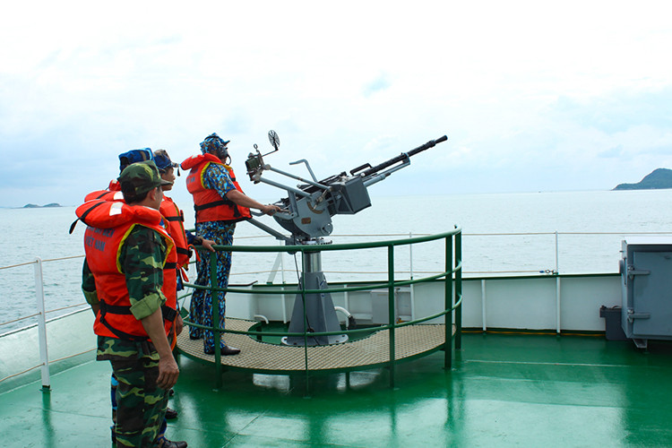 Ngoài pháo 23mm-2ML, tàu tuần tra DN-2000 của Cảnh sát Biển Việt Nam còn được trang bị súng máy hạng nặng KPVT 14,5mm, đóng vai trò tương tự như 23mm-2ML và hiện vẫn chưa rõ mỗi tàu DN-2000 được trang bị bao nhiêu khẩu KPVT. Nguồn ảnh: Cảnh sát Biển Việt Nam.