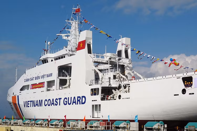 Theo đó, trong hôm 17/6 tàu tuần tra mang số hiệu “8001” của Cảnh sát Biển Việt Nam đã bắn nghiệm thu thành công tổ hợp pháo 23mm-2ML mới được trang bị đảm bảo các thông số kỹ thuật đề ra, trong khi đó quá trình tích hợp 23mm-2ML lên trên “8001” khá đơn giản và không ảnh hưởng tới kết cấu của tàu. Nguồn ảnh: Cảnh sát Biển Việt Nam.