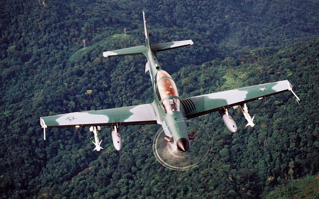 Trong các nhiệm vụ hỗ trợ hỏa lực trên không với quy mô hạn chế A-29 Super Tucano là sự lựa chọn không thể tốt hơn trong cùng phân khúc máy bay chiến đấu hạng nhẹ. Nguồn ảnh: aeronwall.