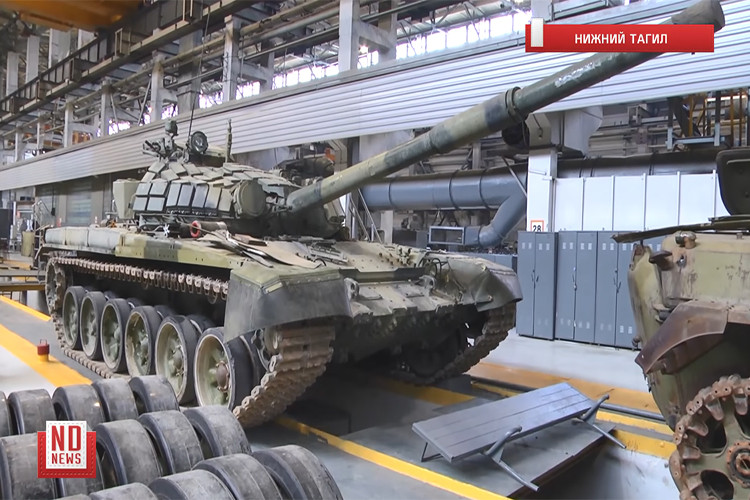 Ngoài ra bức ảnh trên còn cho thấy có vẻ như vị trí các kính ngắm chính không được trang bị các miếng thép bảo vệ nhằm tránh khả năng khí tài này bị vỡ nếu chịu tác dụng của sức ép vụ nổ hay mảnh đất đá văng vào. Tuy nhiên đây là chi tiết có thể bổ sung rất nhanh chóng. Nguồn ảnh: ND News.