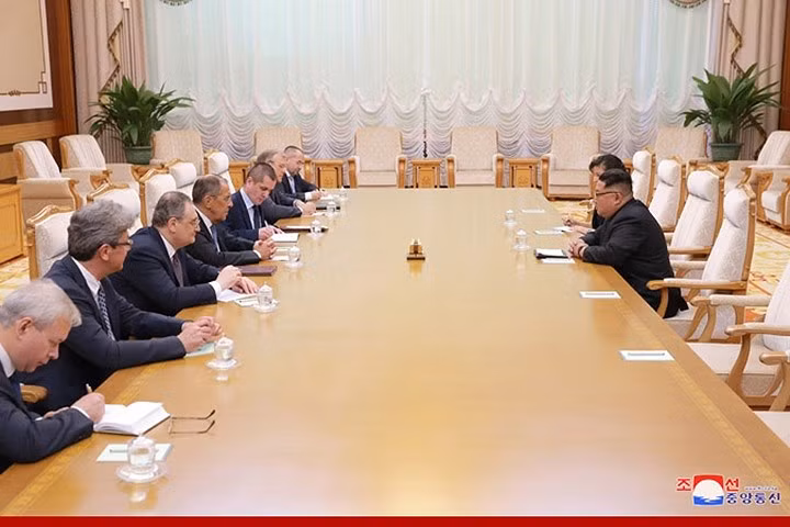 Ngoại trưởng Nga Lavrov cho biết, Nga hoàn toàn ủng hộ quan điểm của Triều Tiên về thượng đỉnh Mỹ-Triều và về phi hạt nhân hóa bán đảo Triều Tiên.