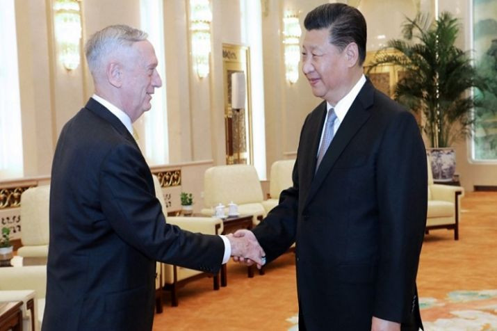 Chủ tịch Trung Quốc Tập Cận Bình tiếp Bộ trưởng Quốc phòng Mỹ James Mattis. Ảnh: Kyodo
