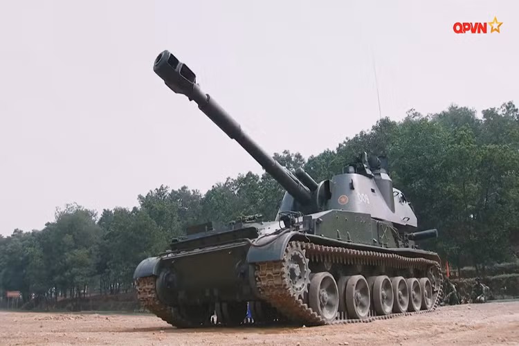 Theo thiết kế, mỗi tổ hợp pháo tự hành 2S3 Akatsiya do Liên Xô chế tạo có kíp chiến đấu tiêu chuẩn 4 binh sĩ, tuy nhiên dựa vào điều kiện tác chiến pháo binh của mỗi nước con số này có thể được tăng lên từ 5-6 binh sĩ. Nguồn ảnh: QPVN.