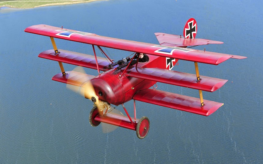 Máy bay tiêm kích 3 tầng cánh kinh điển Fokker Tri-Plane DR1 của phi công Đức huyền thoại hạng “ace” Manfred von Richthofen trong Thế chiến 1.