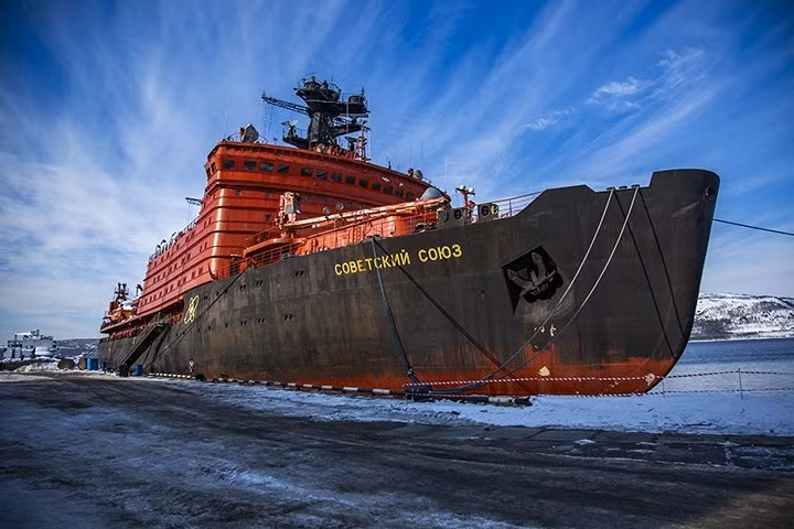 Tàu phá băng hạt nhân “Sovetsky Soyuz” được đưa vào hoạt động trong hạm đội Nga thời Liên Xô, vào năm 1989.