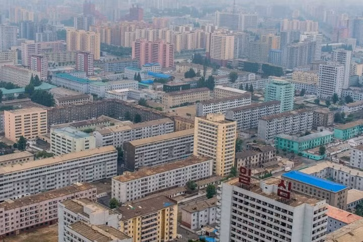 Các tòa nhà 4-5 tầng xen lẫn với các tòa cao ốc trên 10 tầng.