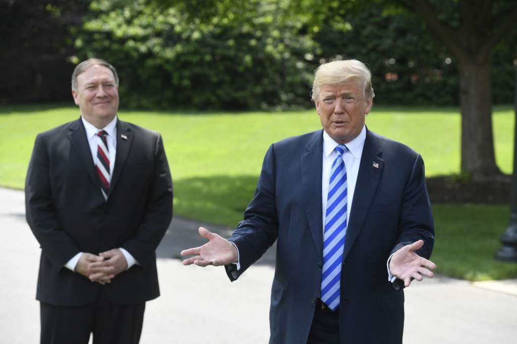 Tổng thống Mỹ Donald Trump tuyên bố Hội nghị Thượng đỉnh Mỹ-Triều sẽ vẫn diễn ra ngày 12/6 tại Singapore như kế hoạch. Ảnh: Saul Loeb/AFP.