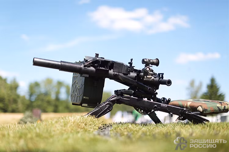 Trọng lượng chiến đấu của AGS-40 là 32kg và không quá 16kg khi tháo hộp tiếp đạn, chiều dài cơ sở của nòng súng là 400mm. Nó được trang bị một hộp tiếp đạn 20 viên với kíp chiến đấu từ 1-2 binh sĩ. Nguồn ảnh: mareeva-irina.