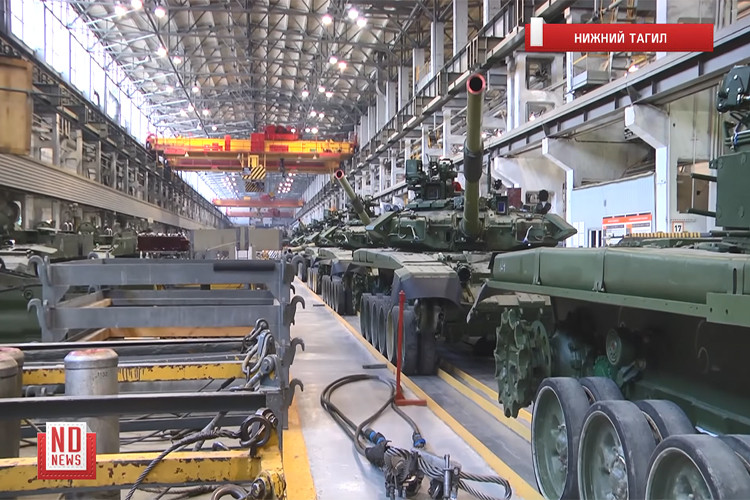 Các xe tăng trong ảnh chưa có chiếc nào được hoàn thiện 100%, cho nên không rõ nó có được trang bị lớp giáp chắn xích mới tương tự như loại lắp cho T-90 của Iraq và các xe tăng chiến đấu chủ lực hiện tại của Nga hay không. Nguồn ảnh: ND News.