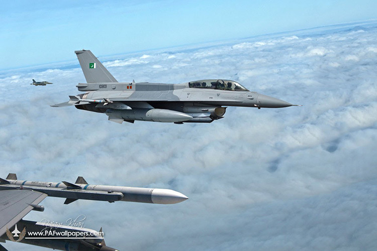 Tuy nhiên, các công nghệ được sử dụng JF-17 cũng có thể được áp dụng cho các biến thể F-16 mà Pakistan đang có với các tùy biến phù hợp do cả hai chiến đấu cơ này đều được thiết kế theo chuẩn NATO. Nguồn ảnh: Alan Warnes.