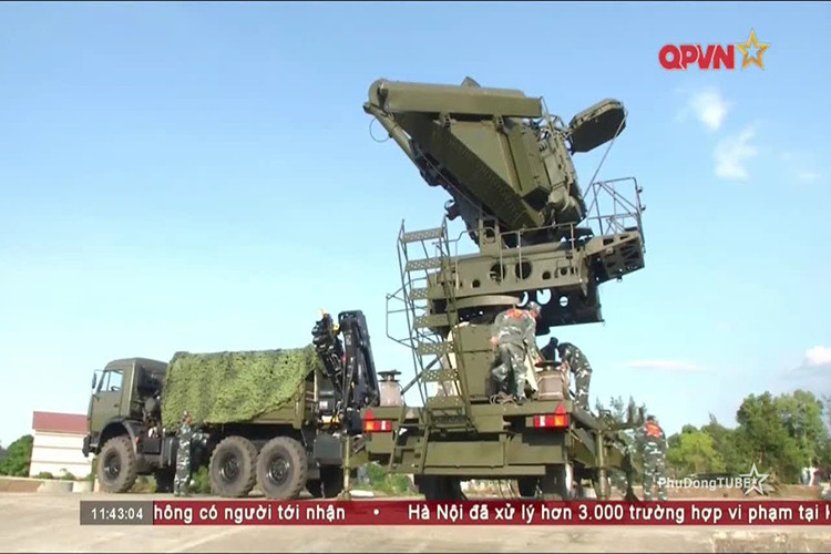 Yêu cầu đặt ra trong huấn luyện lắp ráp đạn tên lửa là điều kiện chiến tranh ác liệt, các kíp chiến đấu trong đó lực lượng đảm bảo kỹ thuật đạn tên lửa phải hoàn thành nhiệm vụ đúng thời gian, tuyệt đối bí mật, hành động của bộ đội phải nhanh chóng chính xác, ý thức chiến đấu cao. Nguồn ảnh: QPVN.