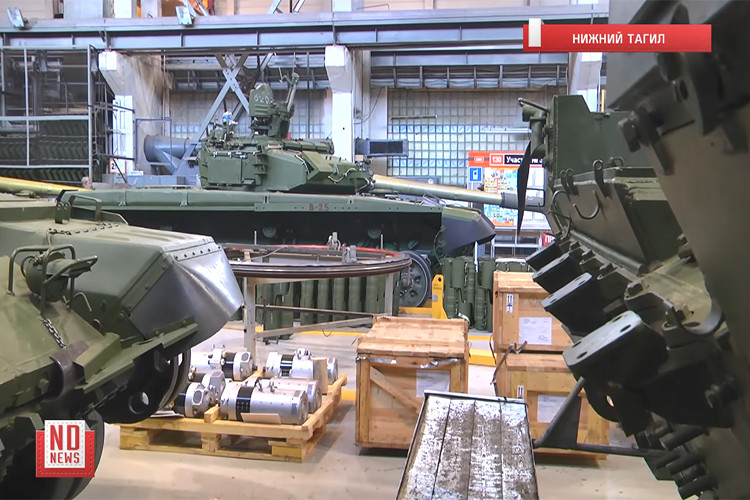 Hiện tại UVZ cũng đang tiến hành 2 hợp đồng sản xuất xe tăng chiến đấu chủ lực T-90S/SK cho hai khách hàng nước ngoài là Iraq và Việt Nam, họ đã giao hàng đợt đầu cho Quân đội Iraq cách đây vài tháng. Nguồn ảnh: ND News.