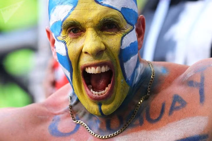 Cảm xúc của cổ động viên Uruguay trong trận đấu với Nga.