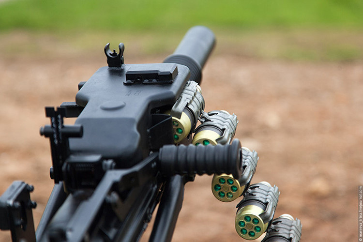 Được biết, Quân đội Nga thông qua kế hoạch đưa vào trang bị AGS-40 từ năm 2017, tuy nhiên quá trình này diễn ra khá chậm. Và mẫu súng phóng lựu này sẽ thay thế cho các "tiền nhiệm" AGS-17 và AGS-30 vốn được Liên Xô chế tạo từ đầu những năm 1970. Nguồn ảnh: Alexey Ivanov.