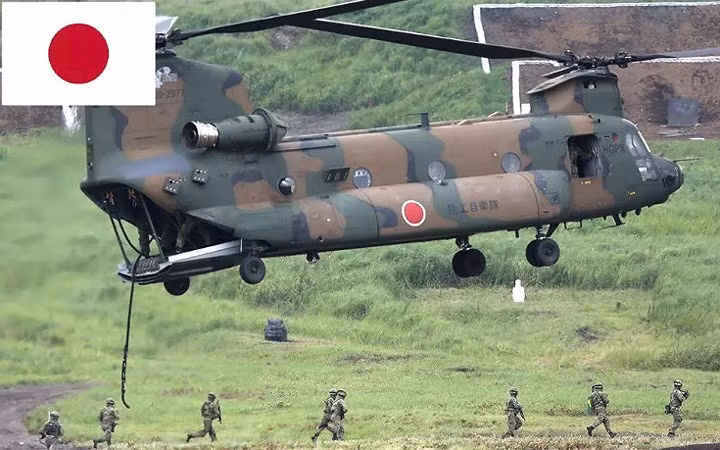 Thứ 7: Nhật Bản - Ngân sách quốc phòng: 43,8 tỷ USD: Tổng số quân nhân: 311.875; Tổng số máy bay chiến đấu: 1.594; Xe tăng: 700; Xe chiến đấu thiết giáp: 2.850; Tàu hải quân: 131; Tàu khu trục: 4; Tàu ngầm: 17; Chỉ số sức mạnh: 0,2137.