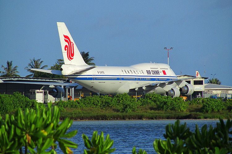 Dựa theo thông tin có được hiện tại, chiếc chuyên cơ Boeing 747 của hãng hàng không Trung Quốc Air China mang số hiệu B-2447 chở ông Kim Jong-un đến Singapore là một trong hai chuyên cơ thường xuyên được Chủ tịch Trung Quốc Tập Cận Bình sử dụng. Nguồn ảnh: Asia Times.