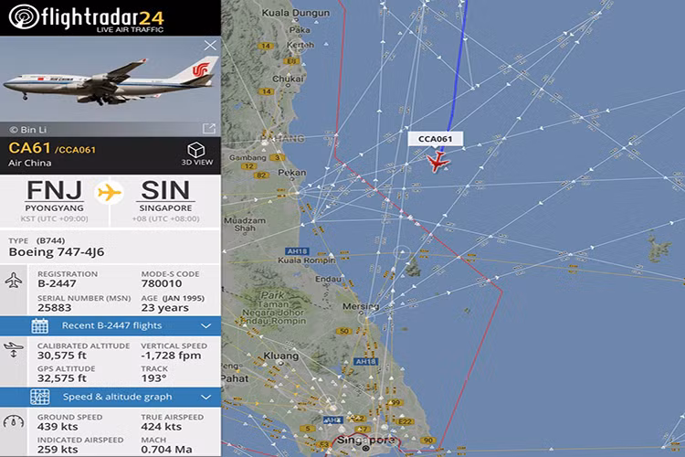 Trích dẫn dữ liệu của chuyên trang hàng không Flightradar 24 cho thấy, chiếc Boeing 747 được cho là chở theo ông Kim Jong-un cất cánh đi từ thủ đô Bình Nhưỡng của Triều Tiên vào lúc 8h30 sáng ngày 10/6 (theo giờ địa phương) và thực hiện hành trình bay thẳng tới Singapores. Nguồn ảnh: Straits Times.