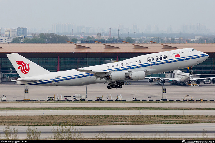 Với các tính năng kể trên, việc Triều Tiên lựa chọn chuyên cơ Boeing 747 cho Chủ tịch Kim Jong-un trong chuyến công du lần này là điều khá hợp lý, không chỉ bảo vệ được cho an toàn của nhà lãnh đạo Triều Tiên mà còn cho phép ông thực hiện các hành động khẩn cấp trên không khi cần thiết. Thậm chí có nguồn tin cho thấy các chiến đấu cơ Trung Quốc còn bảo vệ chuyên cơ Boeing 747 cho Chủ tịch Kim Jong-un trong suốt hành trình tới Singapore. Nguồn ảnh: Asia Times.