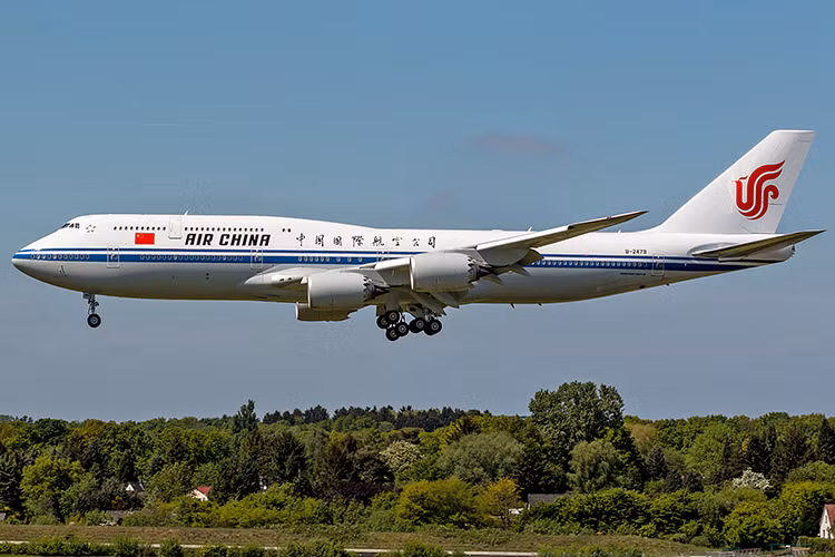 Giá chị của mỗi chiếc Boeing 747 của Air China vào khoảng 380 triệu USD và có khả năng bay liên tục hơn 14.000km mà không cần tiếp nhiên liệu và chỉ mới được chuyển giao cho Trung Quốc từ năm 2015. Nguồn ảnh: Asia Times.