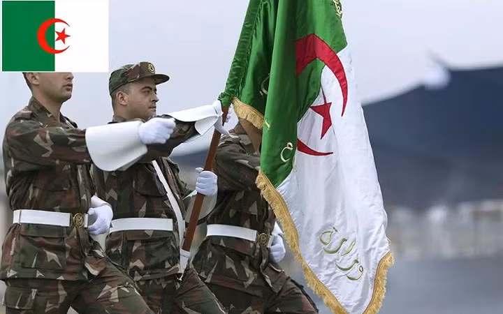 Thứ 25: Algeria – Ngân sách quốc phòng: 10,57 tỷ USD; Tổng số quân nhân: 792,350; Tổng số máy bay chiến đấu: 502; Xe tăng: 2.405; Xe chiến đấu thiết giáp: 6.754; Tàu hải quân: 85; Tàu khu trục: 0; Tàu ngầm: 6; Chỉ số sức mạnh: 0,4366 trong top 50 quốc gia có lực lượng vũ trang mạnh nhất thế giới.
