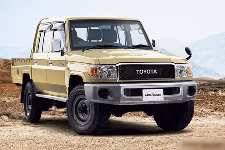 Chiếc ô tô bán tải Toyota Land Cruiser vốn không phải là xe quân sự đa dụng mà chỉ là một xe thương mại được thiết kế cho thị trường dân dụng.