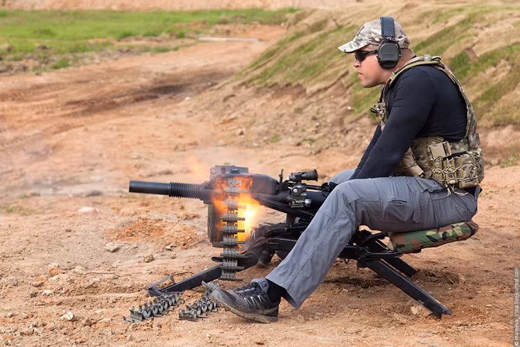 Súng phóng lựu tự động tiên tiến nhất AGS-40 "Balkan" đã được đưa vào trang bị thử nghiệm trong biên chế Quân đội Nga, - Ông Yury Nabokov Giám đốc công ty sáng chế vũ khí NPO "Pribor" (một coccong ty con của Tập đoàn công nghệ nhà nước Rostec) thông báo với Sputnik hôm thứ Tư cho biết. Nguồn ảnh: Alexey Ivanov.