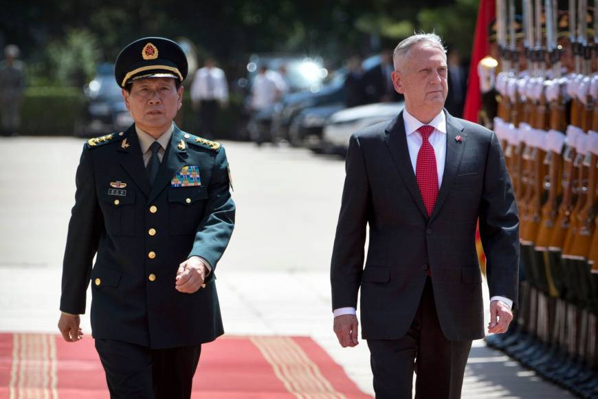 Ông James Mattis và Bộ trưởng Quốc phòng Trung Quốc Ngụy Phụng Hòa. Ảnh: Reuters