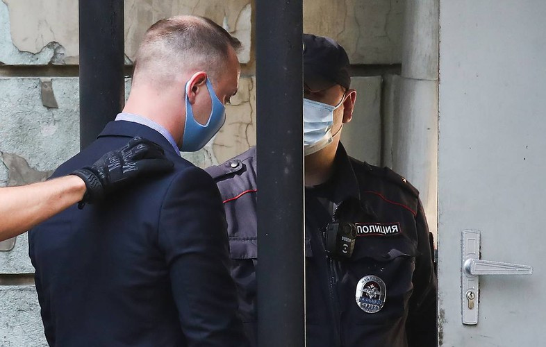 “Ông Safronov làm việc cho một trong các cơ quan đặc biệt của NATO khi thu thập và chuyển giao thông tin về hợp tác kỹ thuật quân sự, quốc phòng và an ninh của Liên bang Nga", thông cáo báo chí của FSB cho biết.