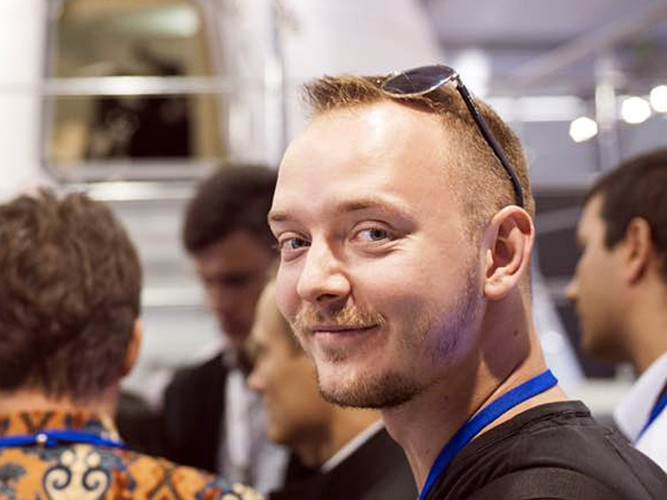 “Việc giam giữ ông Ivan Safronov không gây ảnh hưởng đến công việc hiện tại trong Tập đoàn nhà nước Roscosmos", ấn phẩm thông tin Nga RBC cho biết.