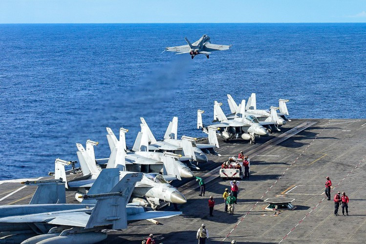 Việc cùng lúc điều 2 siêu tàu sân bay cùng đội hình hộ tống hùng hậu tới khu vực Biển Đông là động thái hiếm gặp, tuy nhiên điều này cho thấy thông điệp cứng rắn của Mỹ gửi tới Trung Quốc.