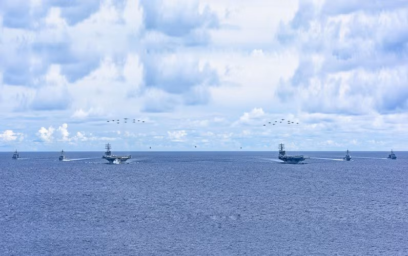 Hình ảnh biên đội các tàu sân bay của Mỹ dàn đội hình trong tập trận trên Biển Đông.