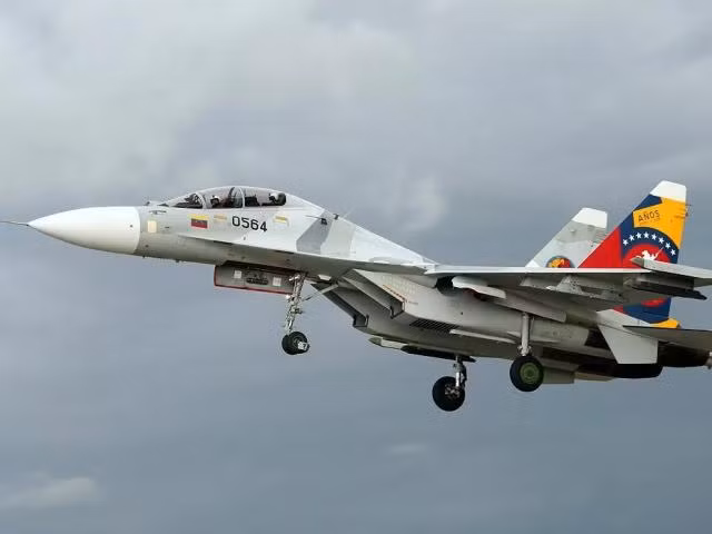 Không quân Venezuela hiện đang sở hữu khá nhiều vũ khí hiện đại. Trong đó đáng chú ý nhất là 2 loại tiêm kích Su-30MK2 do Nga sản xuất và F-16 do Mỹ chế tạo.