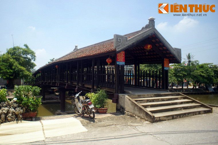 Nhìn chung, cầu ngói Phát Diệm mang dáng vẻ nhẹ nhàng và thanh thoát, con mắt thẩm mỹ tinh tế của người xây dựng.