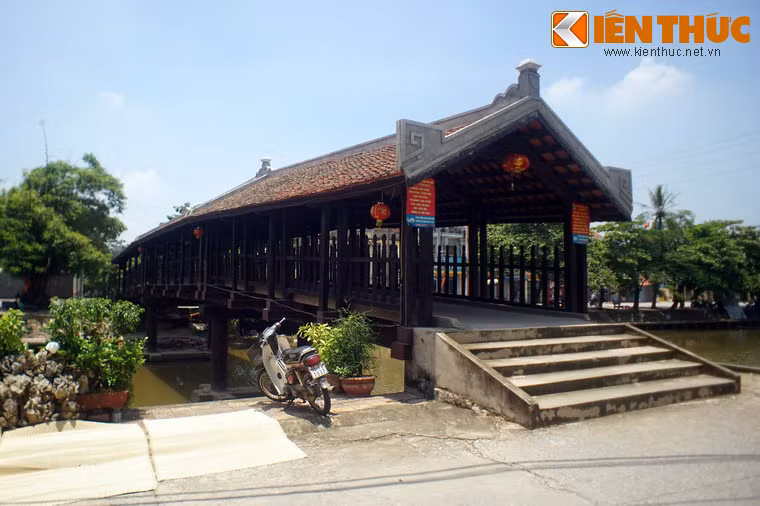 Nhìn chung, cầu ngói Phát Diệm mang dáng vẻ nhẹ nhàng và thanh thoát, con mắt thẩm mỹ tinh tế của người xây dựng.