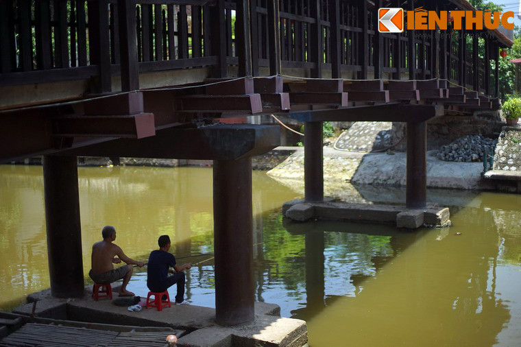 Theo thời gian, một số hạng mục của cầu bị xuống cấp nên vào thập niên 1970-1980 cầu đã được tu sửa lại với các mố và rầm được làm bằng xi măng, sắt thép.