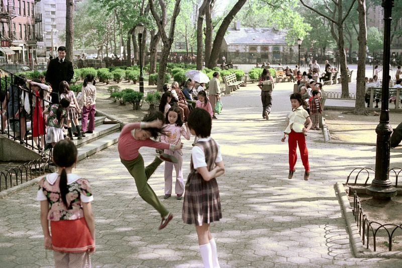 Trẻ em người Hoa ở công viên Columbus, khu Phố Tàu. Ảnh: Nick Dewolf.