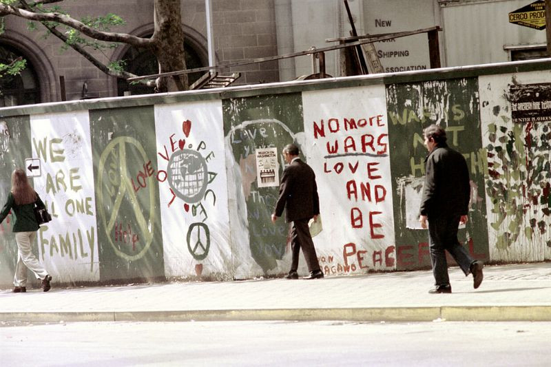 Những thông điệp phản chiến trên đường phố ở khu Hạ Manhattan. Ảnh: Nick Dewolf.