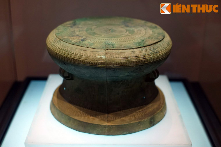 Trống đồng Trường Thịnh là một chiếc trống đồng Đông Sơn có niên đại khoảng 2.500-2.000 năm trước, được phát hiện tại xã Trường Thịnh, Ứng Hòa, Hà Nội.