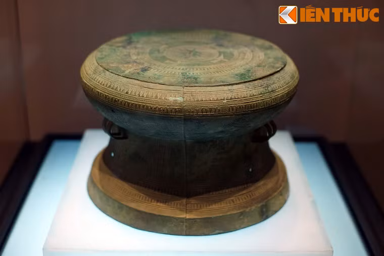 Trống đồng Trường Thịnh là một chiếc trống đồng Đông Sơn có niên đại khoảng 2.500-2.000 năm trước, được phát hiện tại xã Trường Thịnh, Ứng Hòa, Hà Nội.